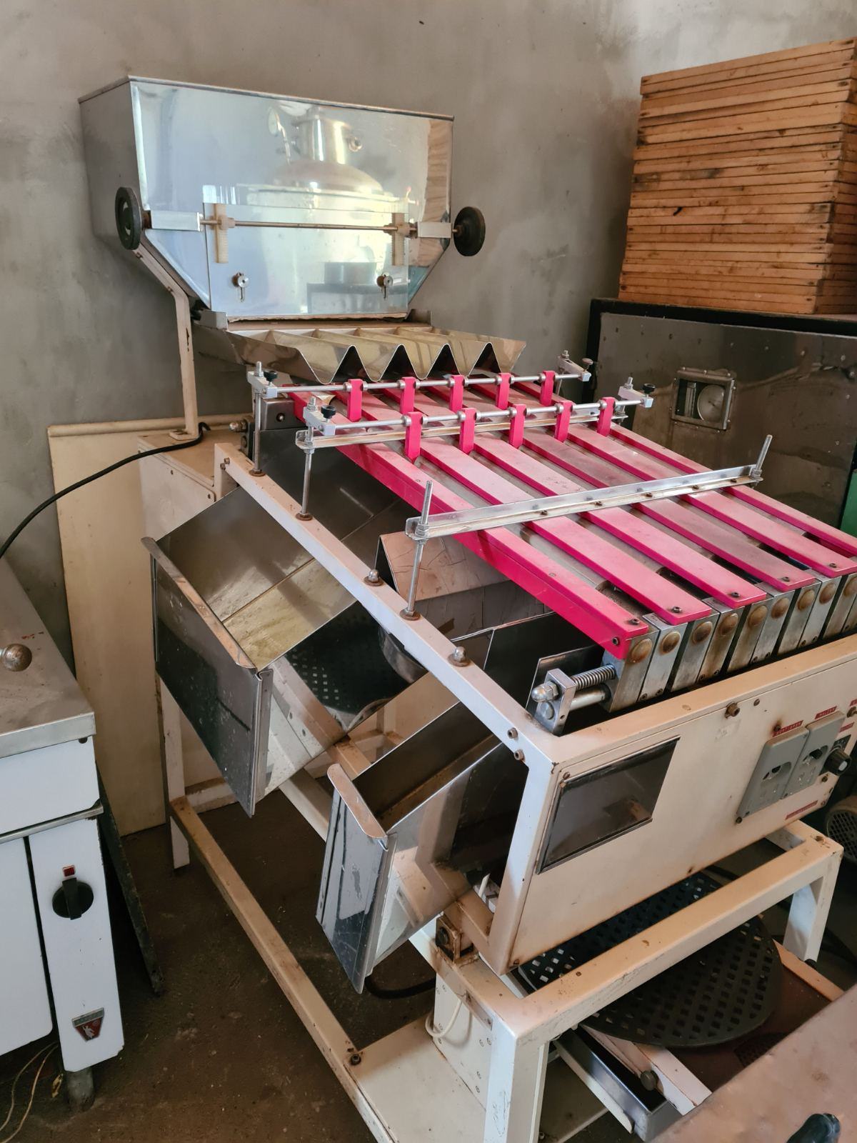 Size Calibrator / Grader for Small Goods (Seeds, Tablets)